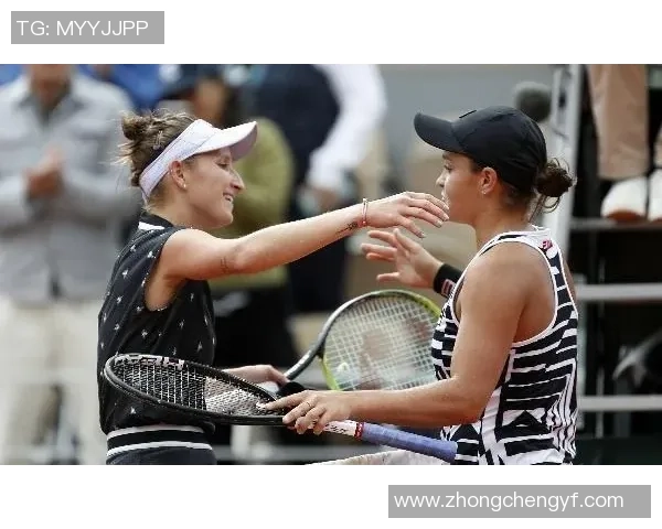 法网女单决赛精彩对决巴蒂与万卓索娃争夺桂冠荣耀 法网女单决赛精彩对决巴蒂与万卓索娃争夺桂冠荣耀